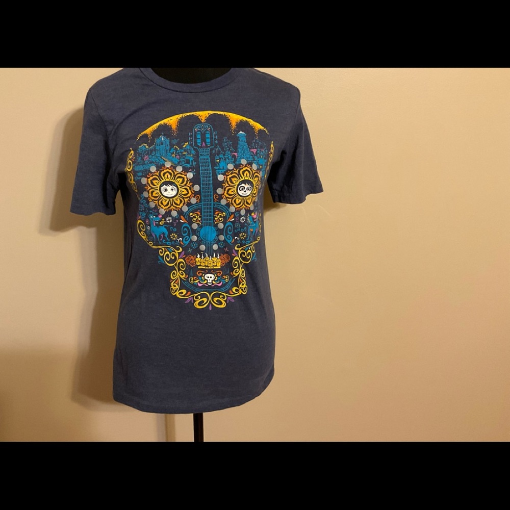 Disney Pixar Coco short sleeve t shirt size XL, blue with great color designs